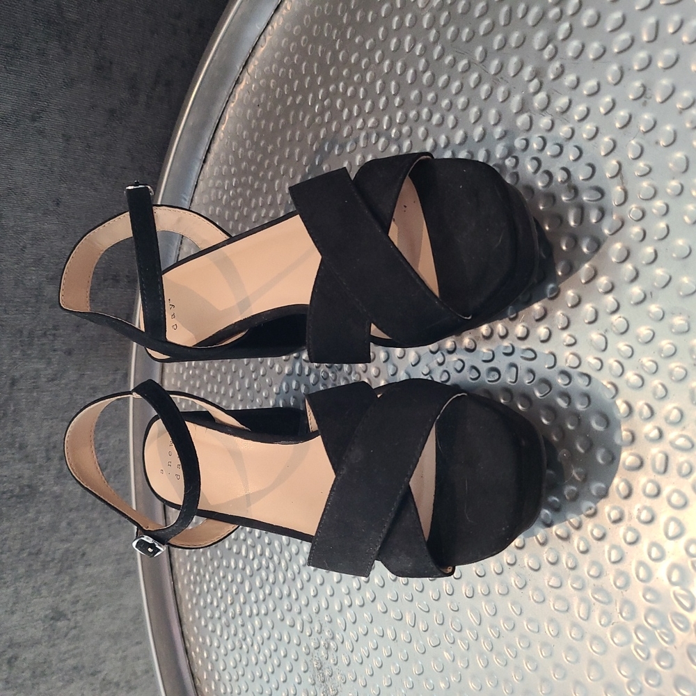Ladies Black Velvet Strap Heel Size 6 1/2
